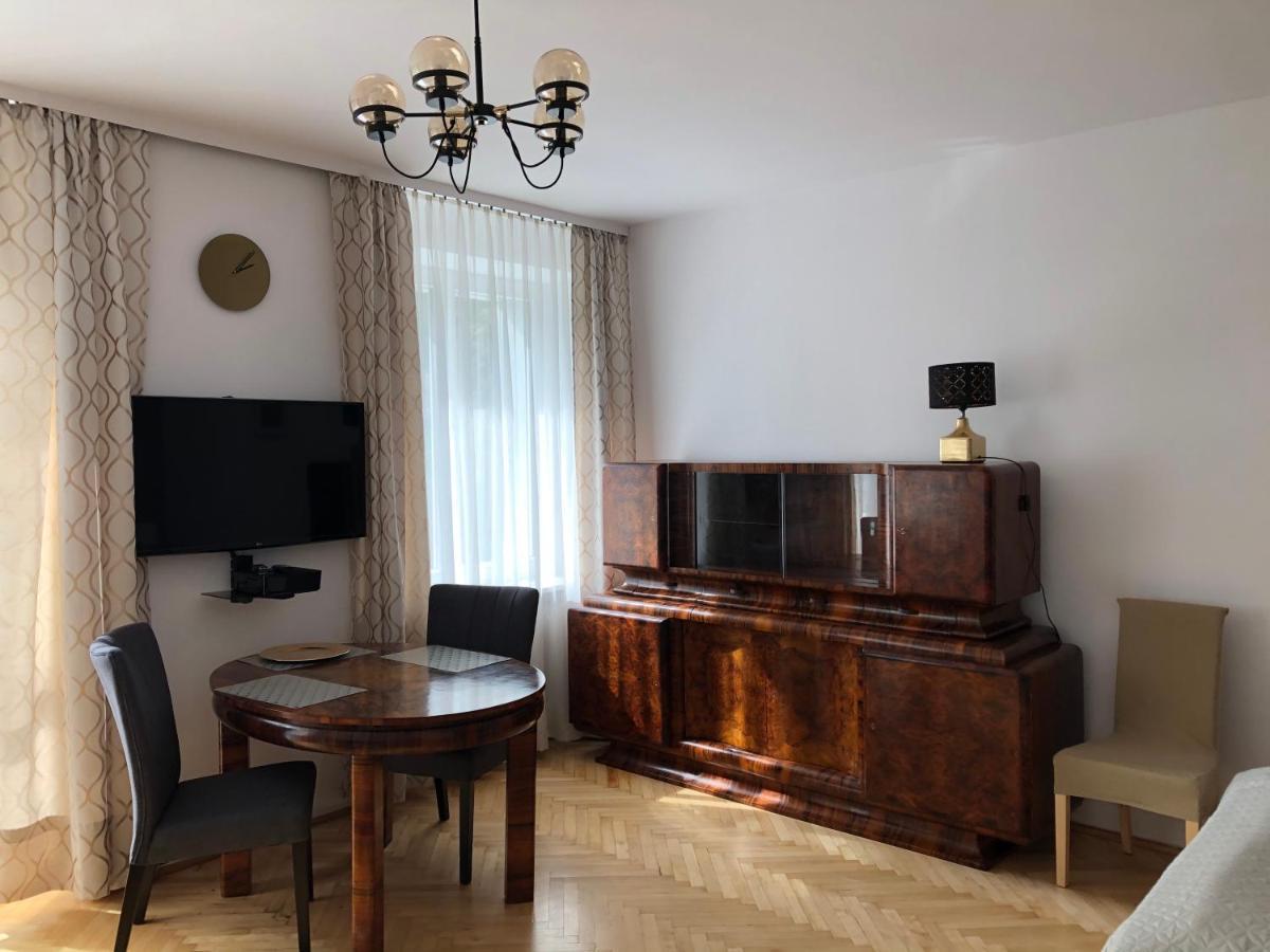 Art Deco Butas